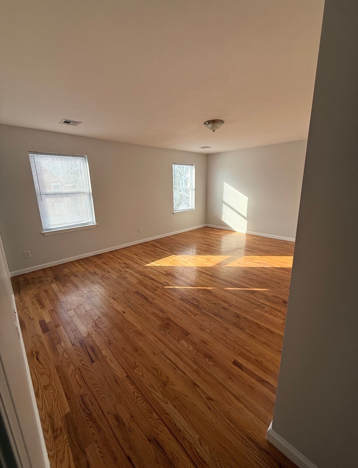 Building Photo - 36 Abbotsford Ave