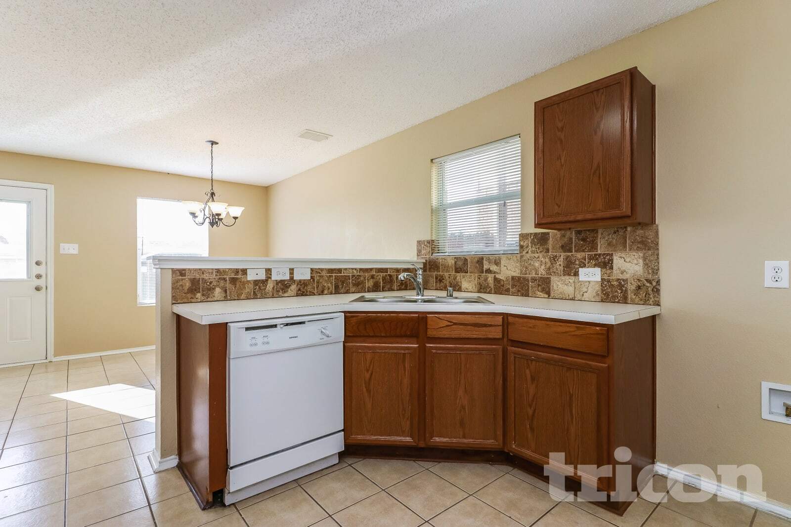 Building Photo - 4865 Waterford Dr