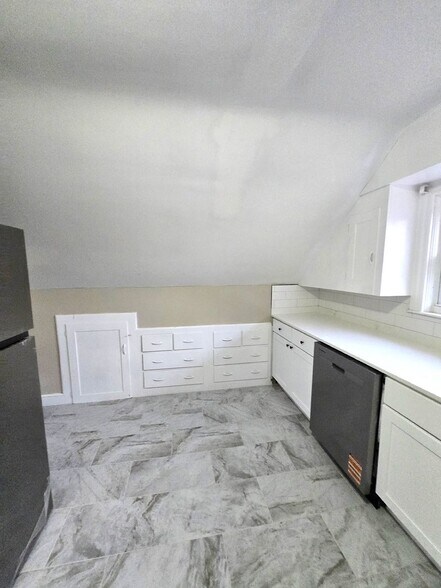 Building Photo - 848 Smith St