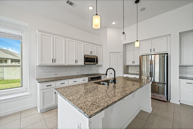 Building Photo - 2221 Forest Trace Ln