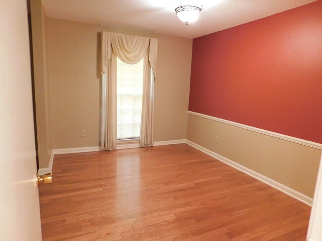 Building Photo - 212 Davors Dr