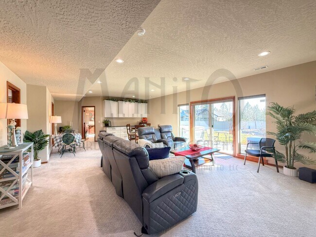 Building Photo - Stunning River Ridge Home With Spectacular Views