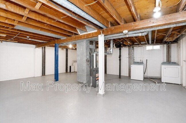 Building Photo - 3422 SW 8th St