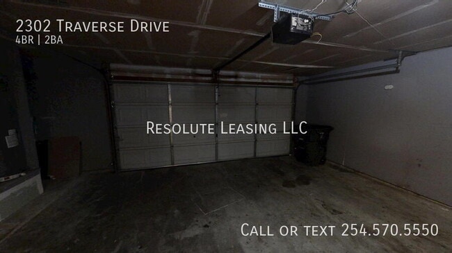 Building Photo - 2302 Traverse Dr