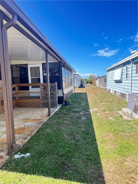 Building Photo - 812 Oleander Cir