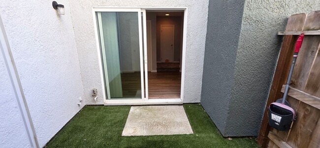 Building Photo - 4120 Beechcraft Way