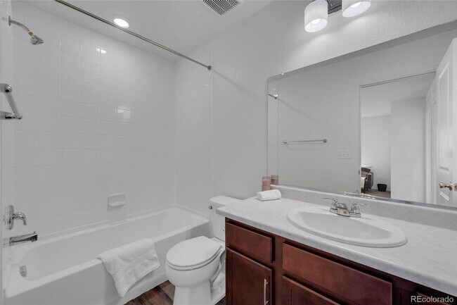 Building Photo - 1094 Anker Dr