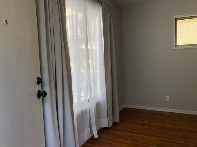 #2studio living room - 848 5th St Santa Monica, CA 90403