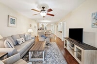 Building Photo - 390 Pinehurst Ln