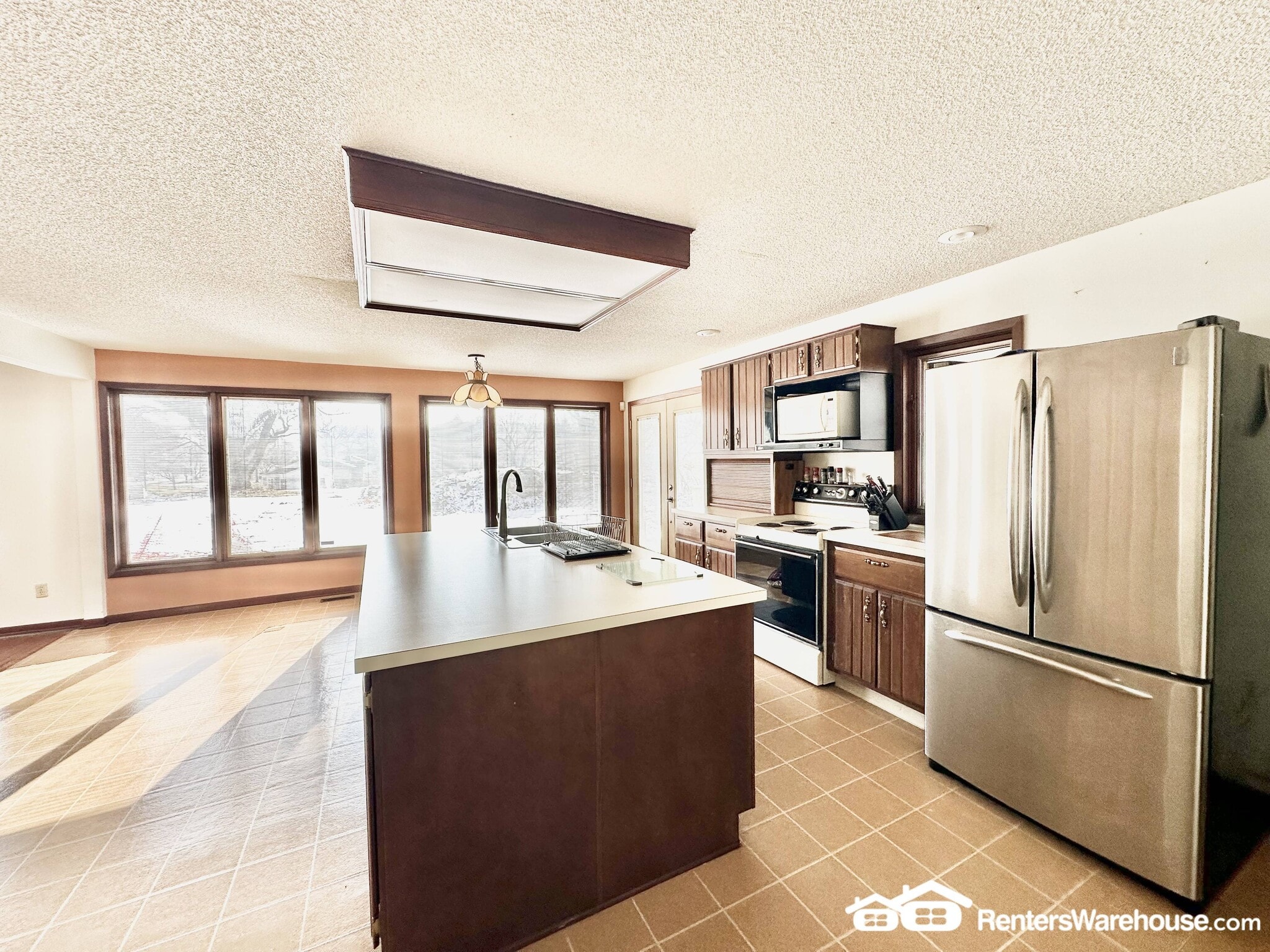 Building Photo - 3006 Fleur Dr