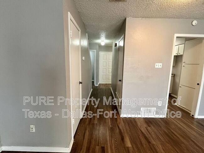 Building Photo - 936 Southmoor Dr