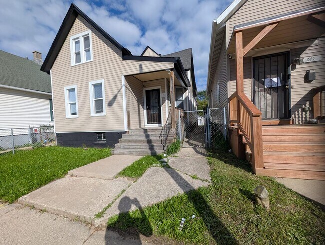 Building Photo - 2454 N Holton St