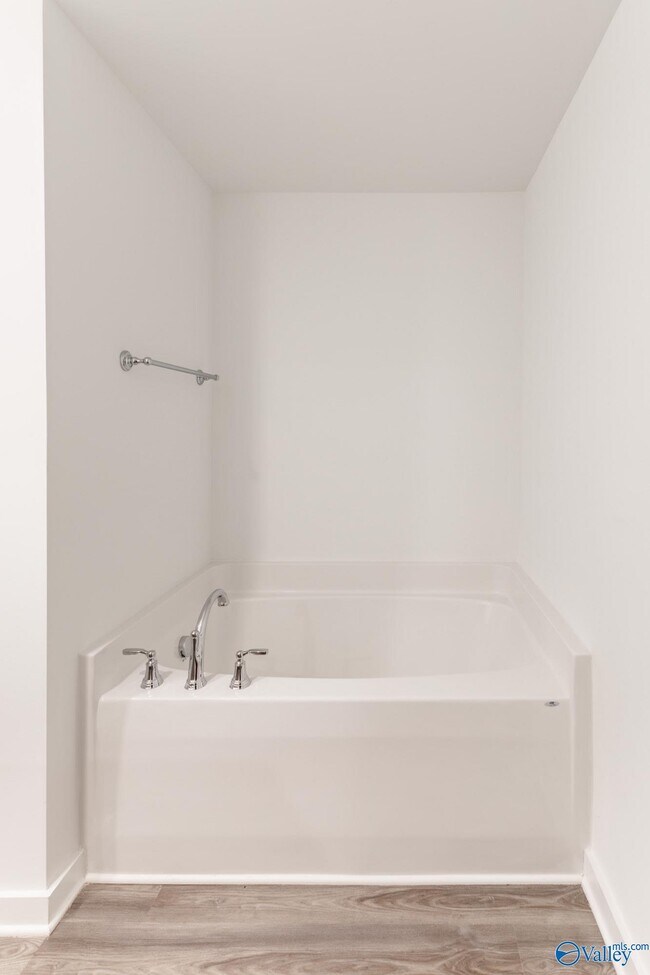 Building Photo - 7502 Discovery Pt Dr NW