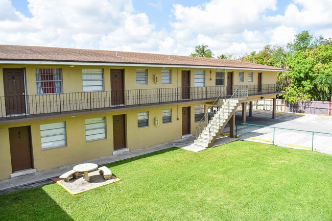 Building Photo - AVAILABLE NOW: For Rent - 1/1 Apartment fo...