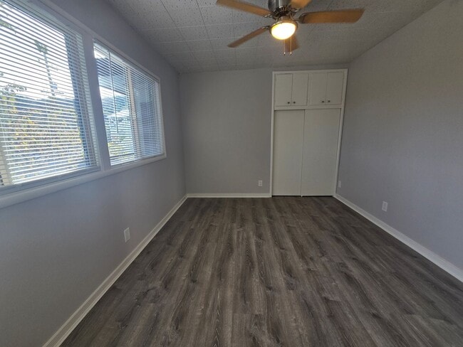 Building Photo - Beautifully Remodeled 2nd Floor Unit near downtown Martinez...