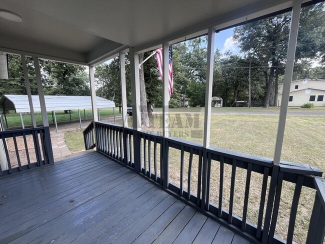 Building Photo - Cozy 3 Bedroom 1 Bathroom with Large Yard