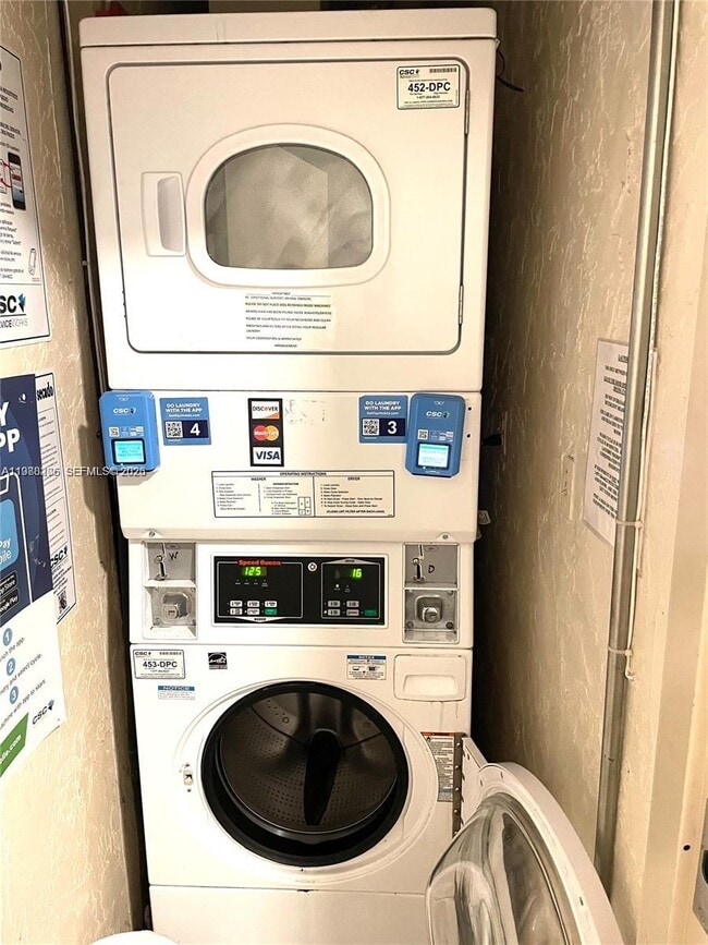 Building Photo - 2715 Tigertail Ave