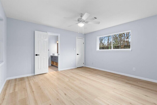 Building Photo - 3306 Crestdale Dr