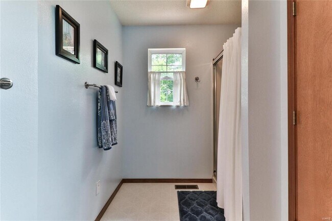 Building Photo - 1106 Illini Dr