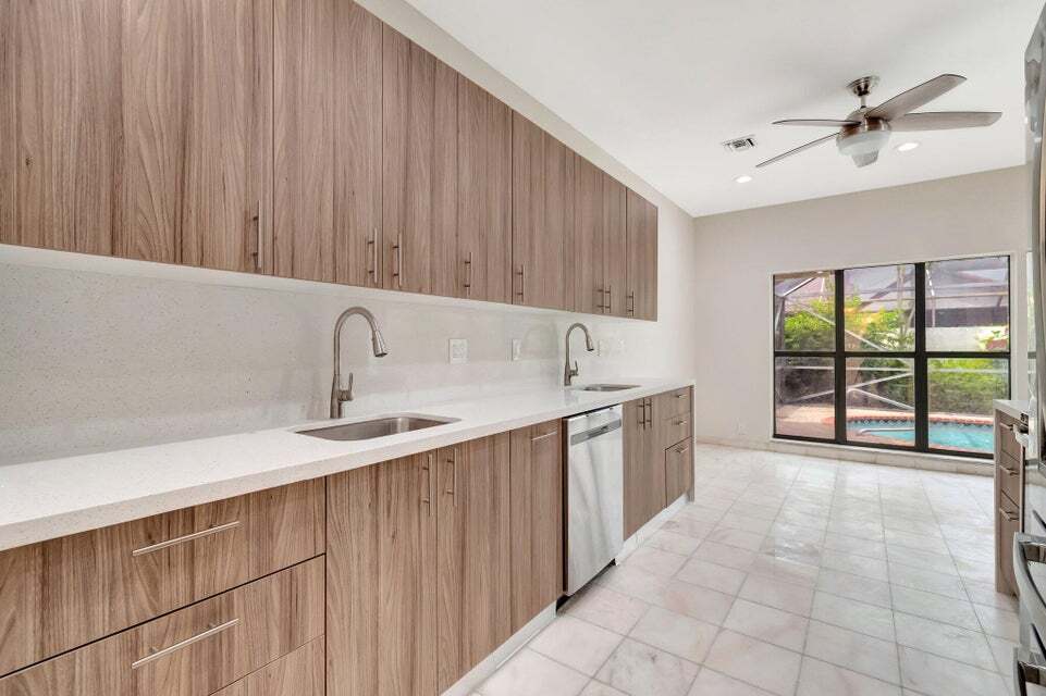 Building Photo - 7810 Villa Nova Dr
