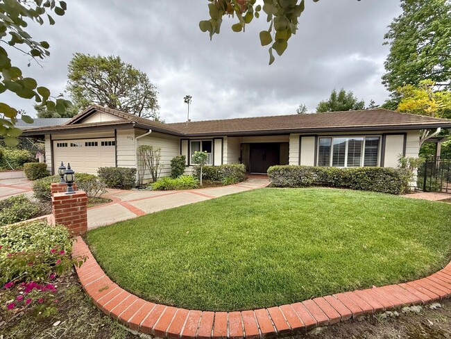 Building Photo - 3 Bedroom Home (PLUS OFFICE SPACE!!) in De...