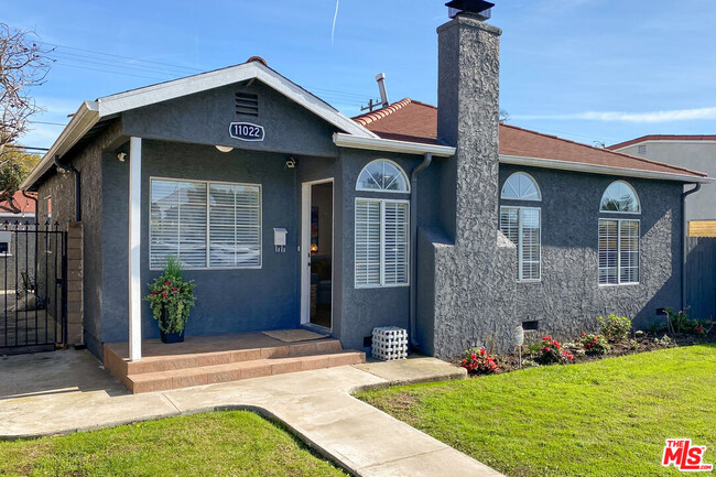 Primary Photo - 11022 Culver Blvd