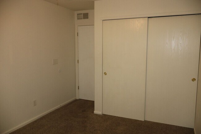 Building Photo - Chic Two-Story Home with Outdoor Area + $2...