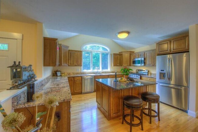 Building Photo - 9 Aspen Rd