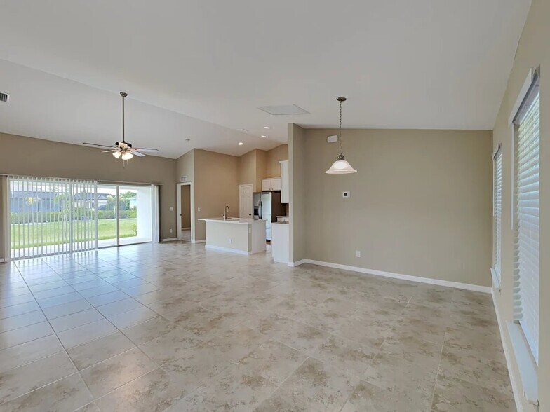 Building Photo - 311 Tandil St