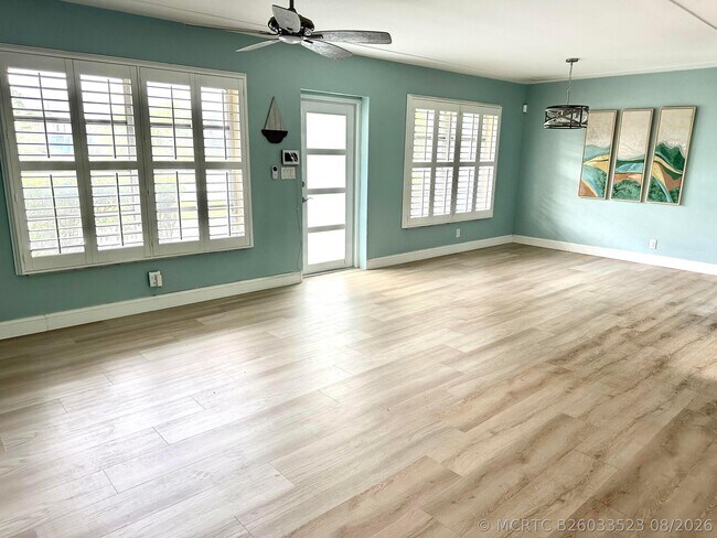 Building Photo - 420 SE 12th Ave