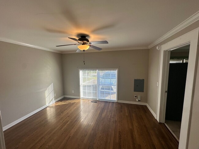 Building Photo - FOR LEASE - 3 bed, 2 bath, 1400 sqft single-family home