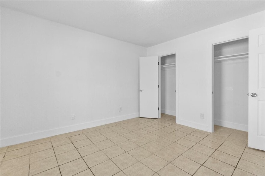 Building Photo - 2828 Cottonwood Ln