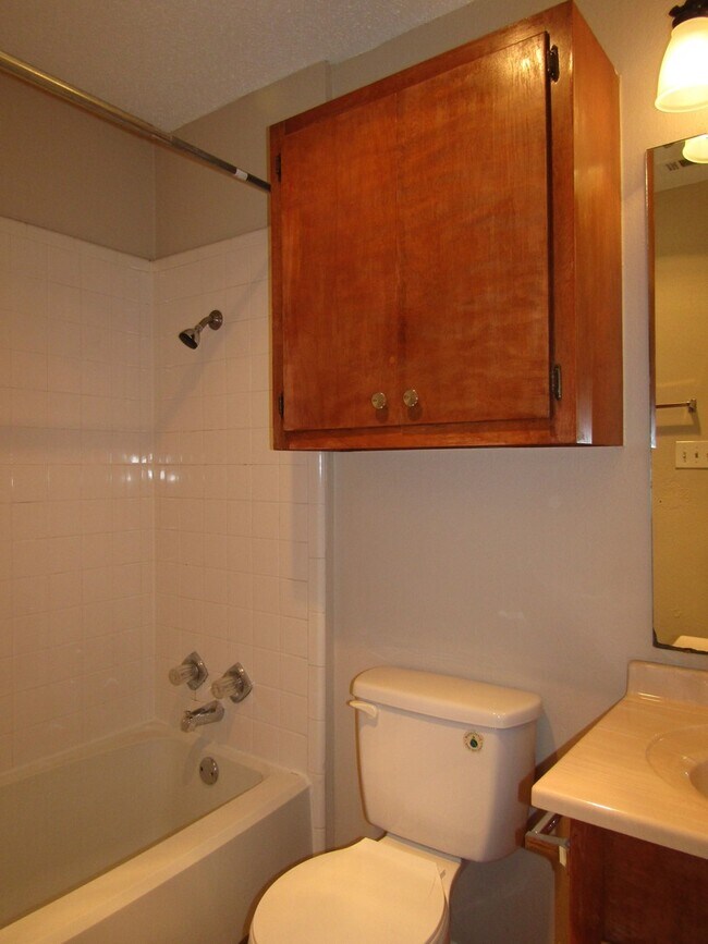 Building Photo - 812 Ramble Ln