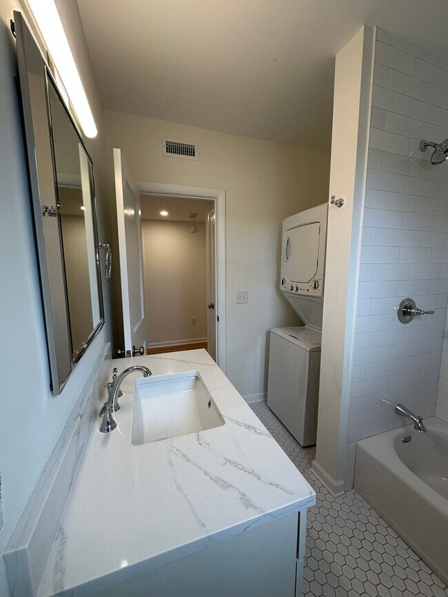 Building Photo - 664 Windermere Blvd