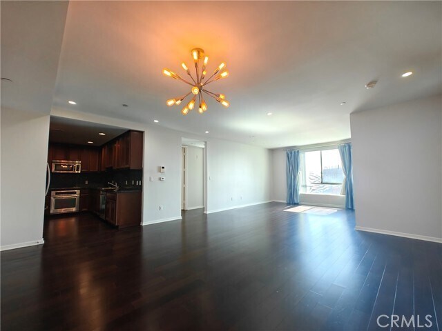 Building Photo - 637 S Fairfax Ave