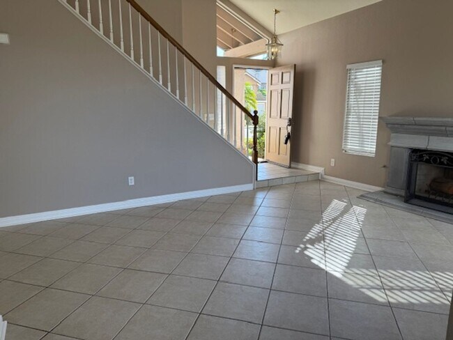 Building Photo - Spectacular view home in Anaheim Hills