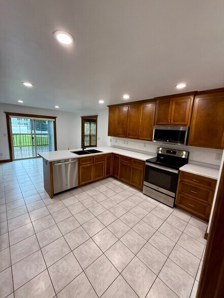 Building Photo - 707 Edge Point Ct