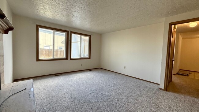Building Photo - Move in Ready home on Piros