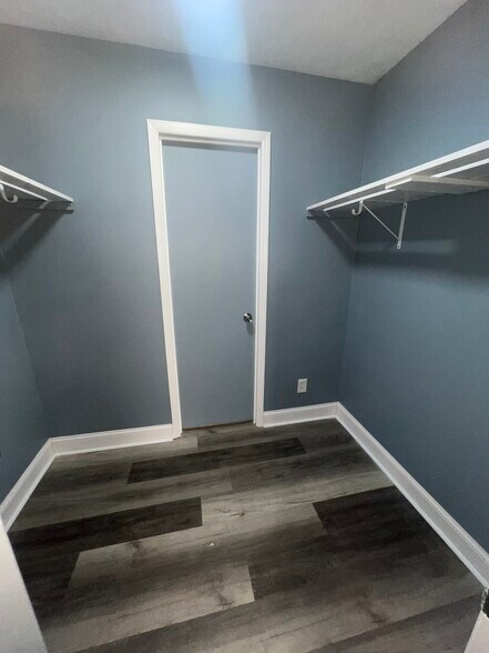 Building Photo - 7560 Taylor Rd