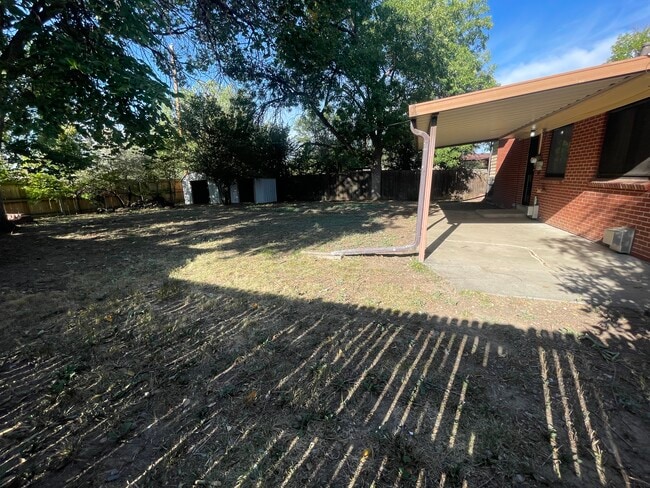Building Photo - 12752 E Park Lane Dr