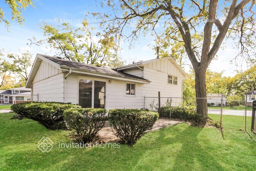 Building Photo - 3510 Maple Ln