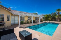 Building Photo - 44210 Mariposa Ct