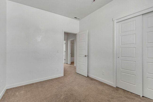 Building Photo - 501 1080 W