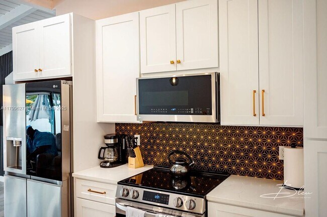 Building Photo - 2506 Bimini Ln