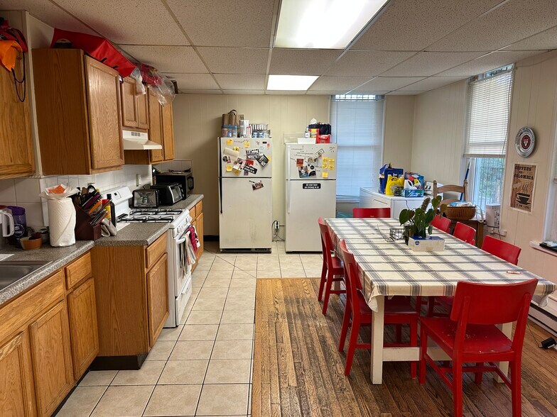 Building Photo - 4047 Spruce St