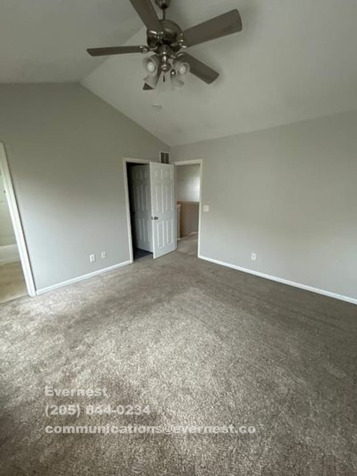 Building Photo - 1208 Green Dr