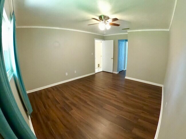 Building Photo - 8108 SW 56th Ave