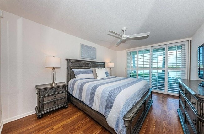 Building Photo - 6083 Bahia Del Mar Cir N