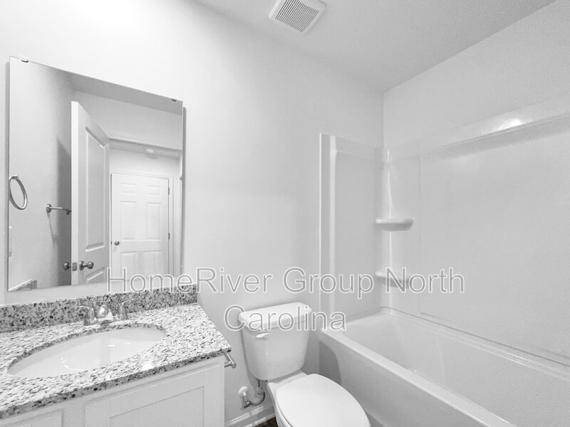 Building Photo - 175 Pine Needle Dr
