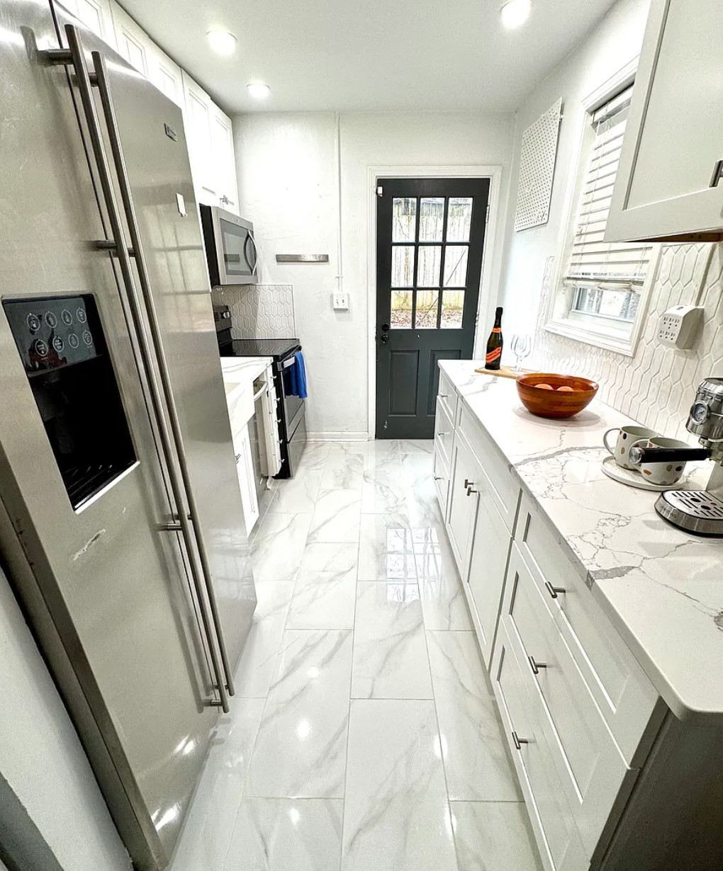 Kitchen - 559 Morgan St NE